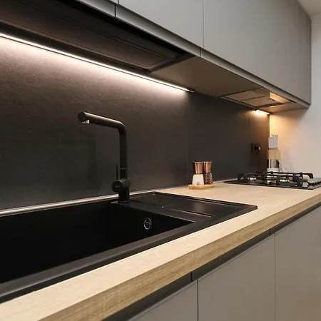 Appartement Renovated & Fully Equipped-luxurious-2room Fontana Suite, It Just Doesn't Get Any Better! *