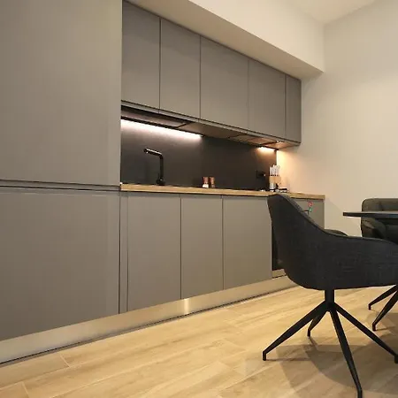 Renovated & Fully Equipped-luxurious-2room Fontana Suite, It Just Doesn't Get Any Better! Appartement