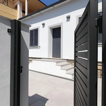 Apartament Renovated & Fully Equipped-luxurious-2room Fontana Suite, It Just Doesn't Get Any Better! Olbia