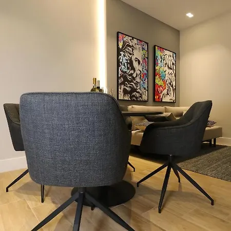 Renovated & Fully Equipped-luxurious-2room Fontana Suite, It Just Doesn't Get Any Better! Appartement