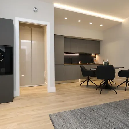 Appartement Renovated & Fully Equipped-luxurious-2room Fontana Suite, It Just Doesn't Get Any Better!