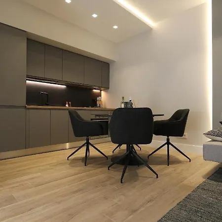 Renovated & Fully Equipped-luxurious-2room Fontana Suite, It Just Doesn't Get Any Better! Appartement