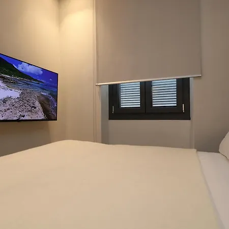 Renovated & Fully Equipped-luxurious-2room Fontana Suite, It Just Doesn't Get Any Better! Appartement
