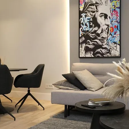 Renovated & Fully Equipped-luxurious-2room Fontana Suite, It Just Doesn't Get Any Better! Appartement