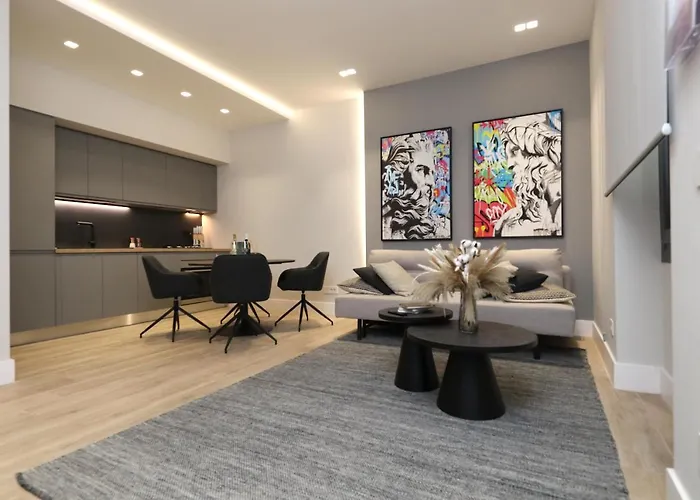 Renovated & Fully Equipped-luxurious-2room Fontana Suite, It Just Doesn't Get Any Better! Όλμπια