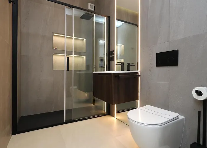 Renovated & Fully Equipped-luxurious-2room Fontana Suite, It Just Doesn't Get Any Better! * Όλμπια