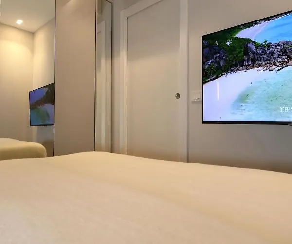 Renovated & Fully Equipped-luxurious-2room Fontana Suite, It Just Doesn't Get Any Better! Appartamento *