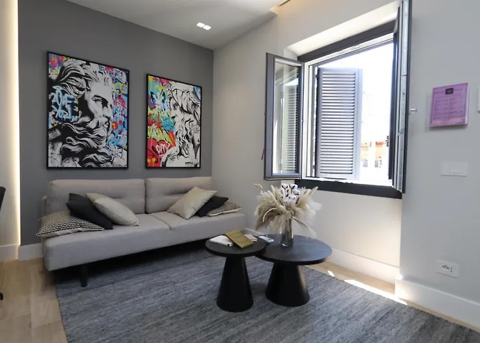 Renovated & Fully Equipped-luxurious-2room Fontana Suite, It Just Doesn't Get Any Better! Όλμπια