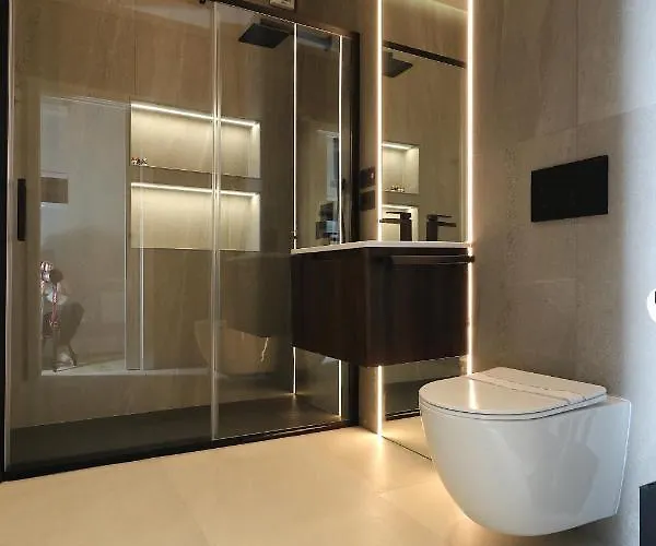 Renovated & Fully Equipped-luxurious-2room Fontana Suite, It Just Doesn't Get Any Better! Διαμέρισμα *
