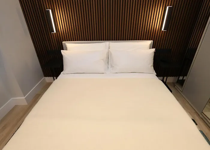 Renovated & Fully Equipped-luxurious-2room Fontana Suite, It Just Doesn't Get Any Better! * Όλμπια