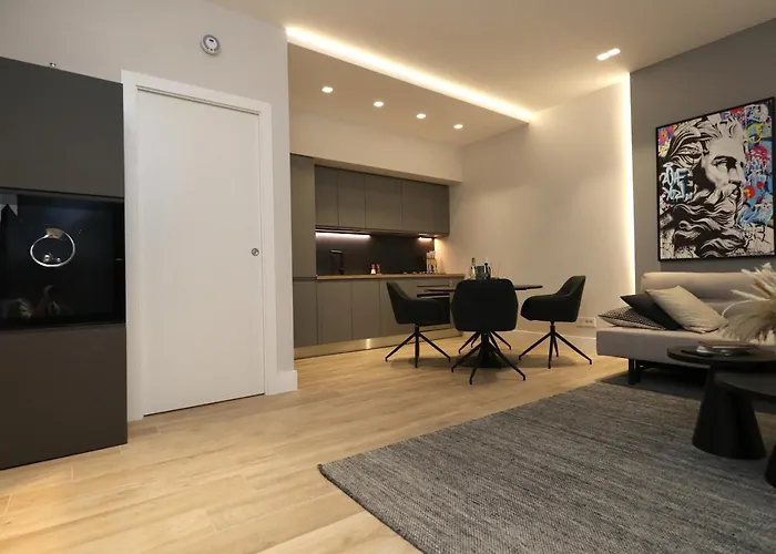 Renovated & Fully Equipped-luxurious-2room Fontana Suite, It Just Doesn't Get Any Better! * Όλμπια