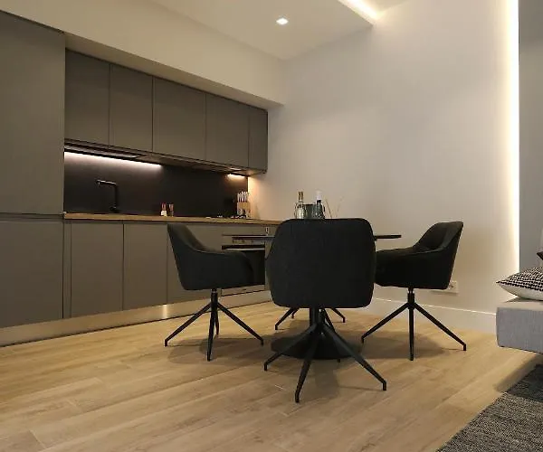 Renovated & Fully Equipped-luxurious-2room Fontana Suite, It Just Doesn't Get Any Better! Appartamento
