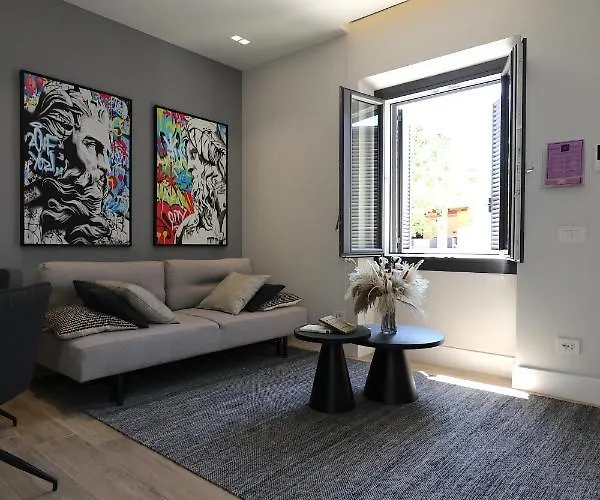 Renovated & Fully Equipped-luxurious-2room Fontana Suite, It Just Doesn't Get Any Better! Διαμέρισμα Όλμπια
