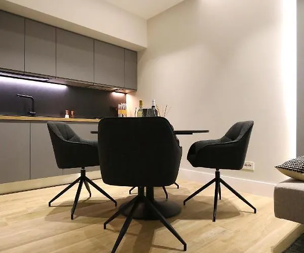 Renovated & Fully Equipped-luxurious-2room Fontana Suite, It Just Doesn't Get Any Better! Appartamento