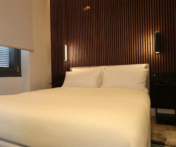 Renovated & Fully Equipped-luxurious-2room Fontana Suite, It Just Doesn't Get Any Better! Διαμέρισμα